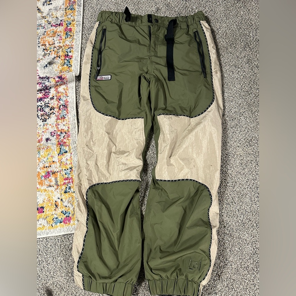 SOLD- Sz L Snow pants unisex L1 Premium Goods NWOT